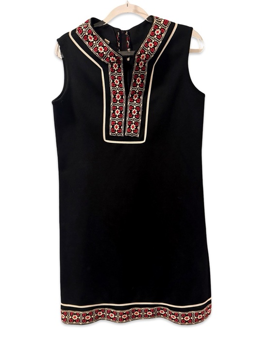 Dresses & Skirts - Vintage 1960s embroidered mod shift dress